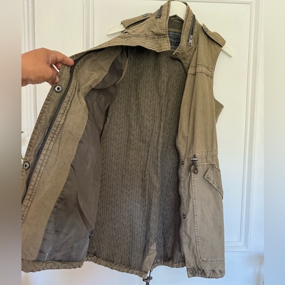 Levi's Beige Utility Vest - Picture 7 of 10